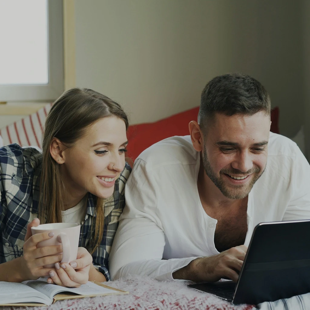 young couple online support